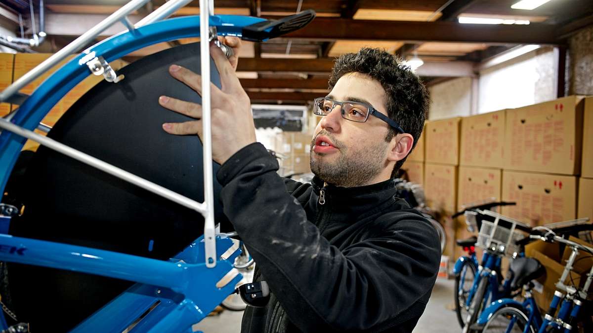 Avid cyclist and head mechanic Jake Siemiarowski. (Bastiaan Slabbers/for NewsWorks)