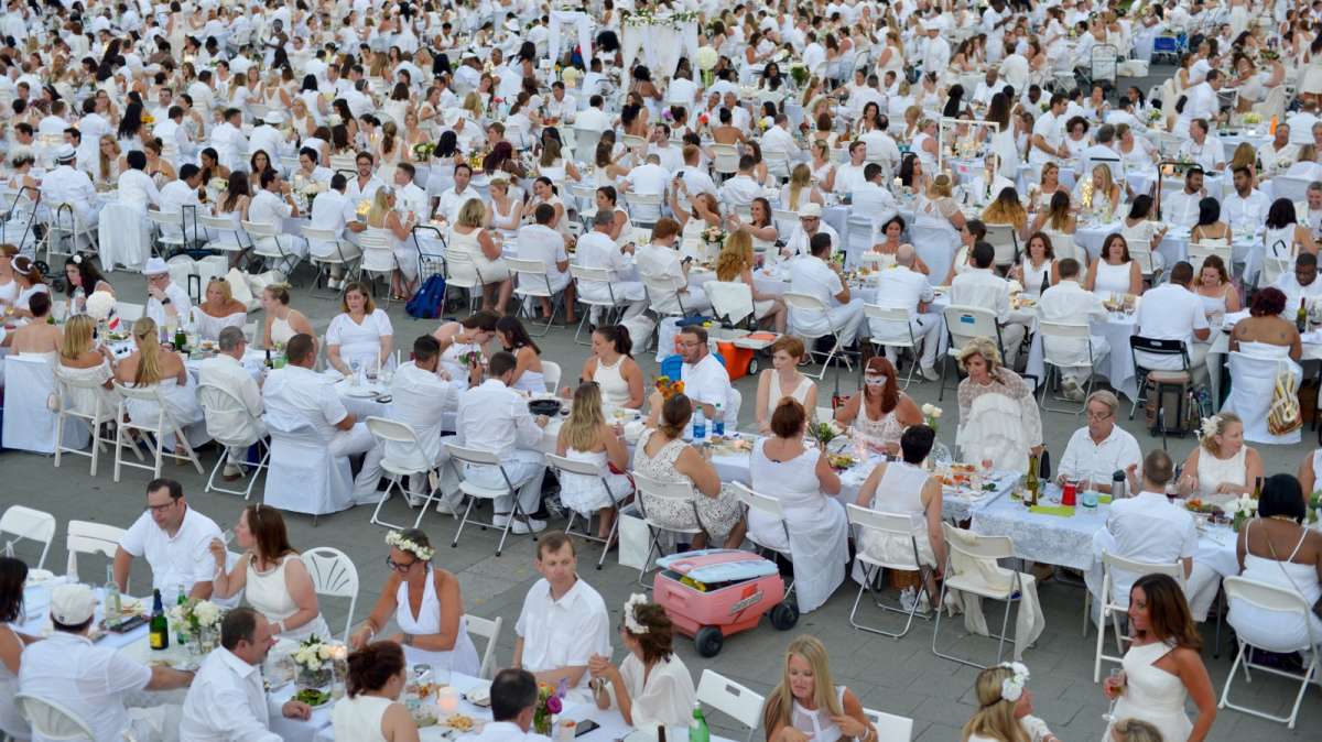 Thousands gather to dine atop the steps of the Philadelphia Museum of Art.