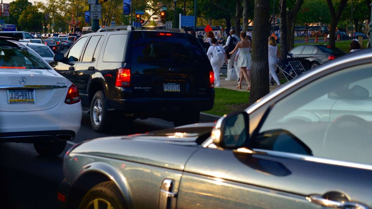 Guests make their way through rush hour traffic once the location for Dîner en Blanc is announced.