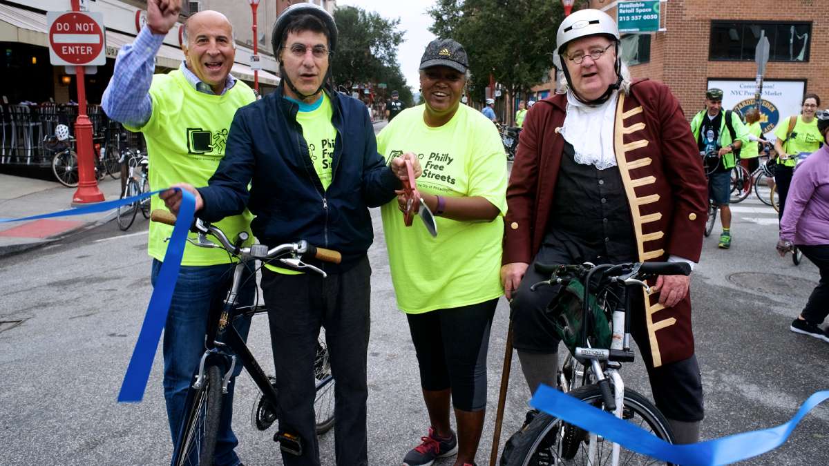 Councilman Mark Squilla, Managing Director Michael DiBerardinis, Deputy Managing Director of Transportation and Infrastructure Clarena Tolson, and Benjamin Franklin cut the ribbon to officially open Philly Free Streets Day.