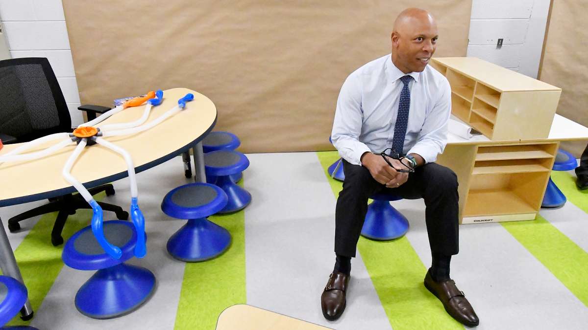 Ahead of the start of the new school year, Superintendent Dr. William Hite tours modernized classrooms at one of eight schools involved in the initiative, Allen M. Stearne Elementary, in the Frankford neighborhood of the city, on August 23, 2017. (Bastiaan Slabbers for WHYY)