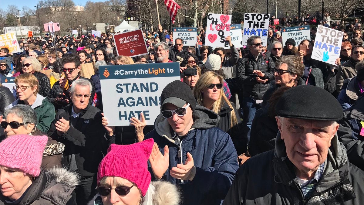  Several hundred people gathered Thursday on Independence Mall in Philadelphia to protest recent attacks on Jewish sites nationwide.(Bobby Allyn/WHYY) 