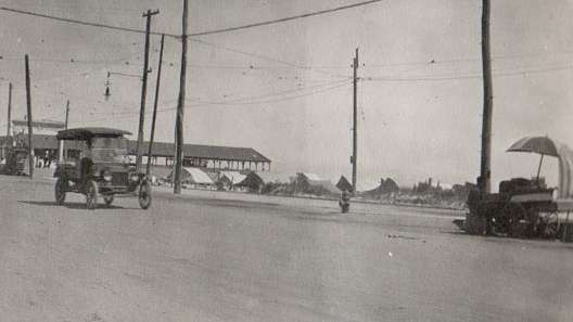 A photo of Beach Avenue in 1916 shows the former band pavilion across from Gurney street. (Richard Gibbs Collection)