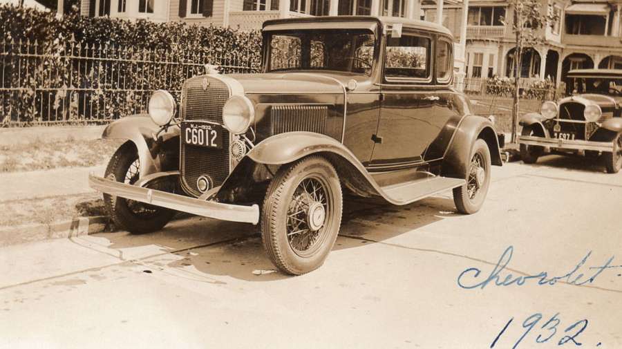 A 1932 Chevy parked in front of 203 Congress Place. (Richard Gibbs Collection)