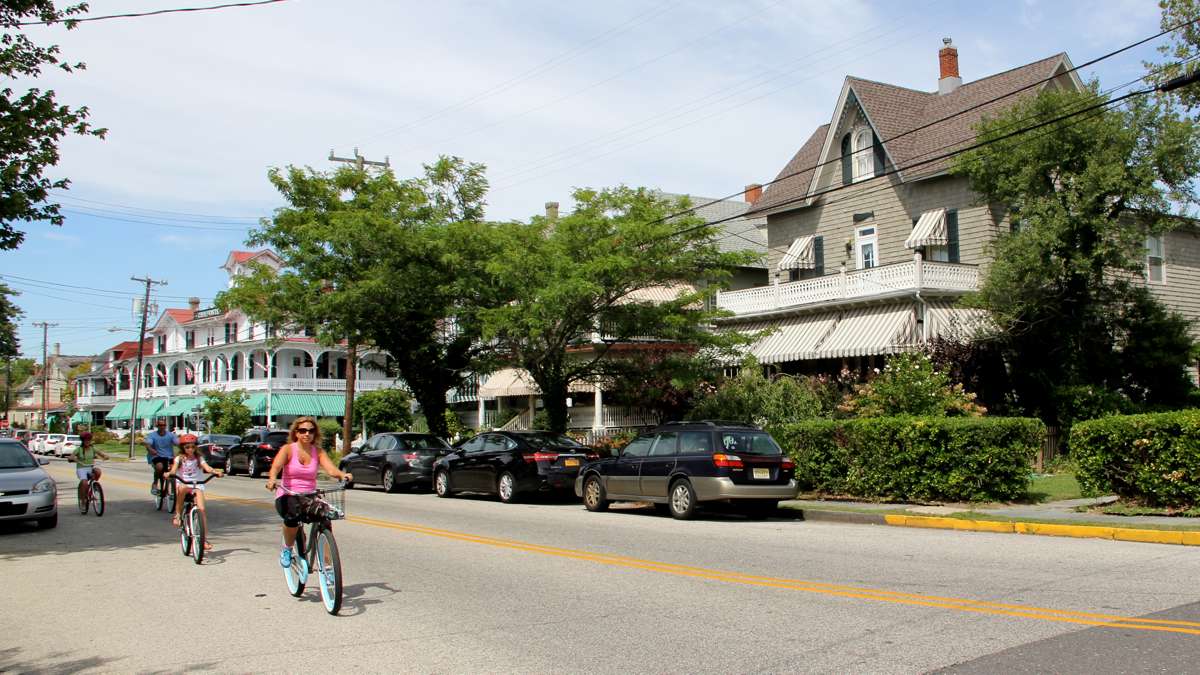 Today, the buildings on Howard Street are largely unchanged. (Emma Lee/WHYY)