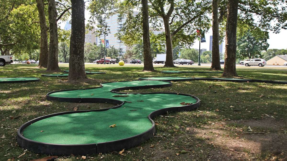 A miniature gold course is installed at Eakins Oval on the Parkway. (Kimberly Paynter/WHYY)