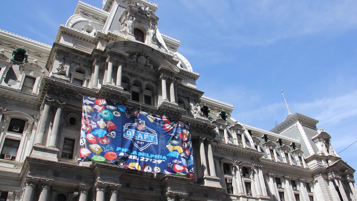  A banner touting the NFL draft hangs on the east side of City Hall. (Emma Lee/WHYY) 