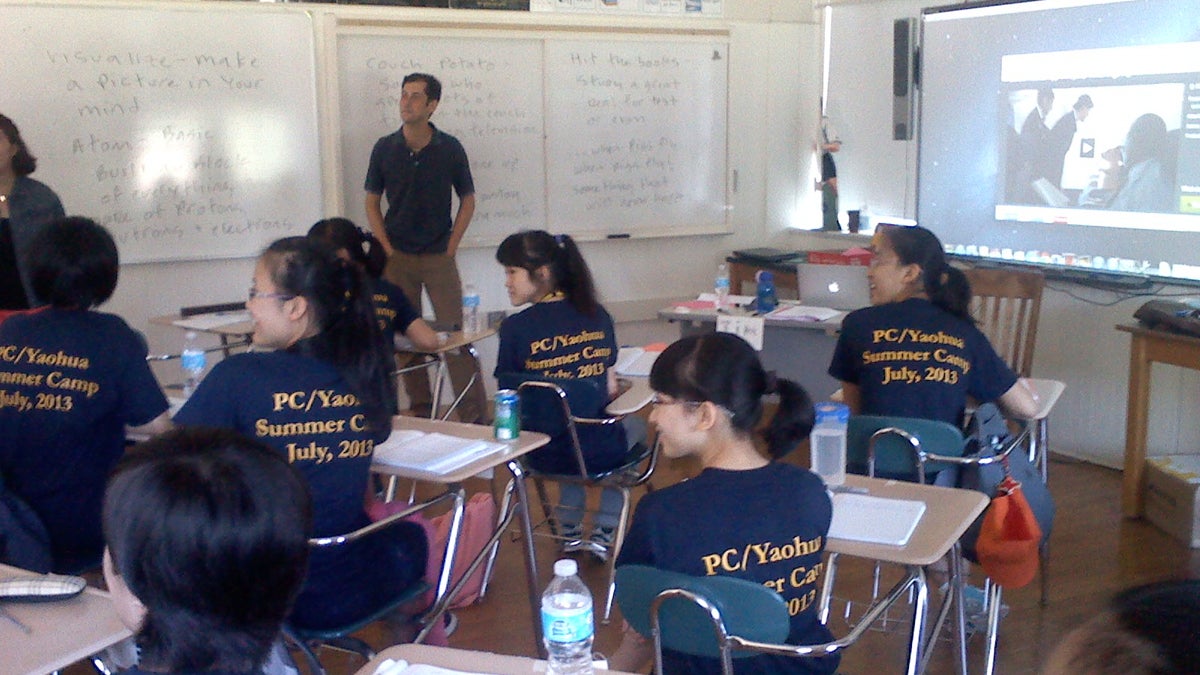  Penn Charter teacher Jim Fiorile leads Tianjin students through a lesson on idioms. (Carrie Hagen/for NewsWorks) 