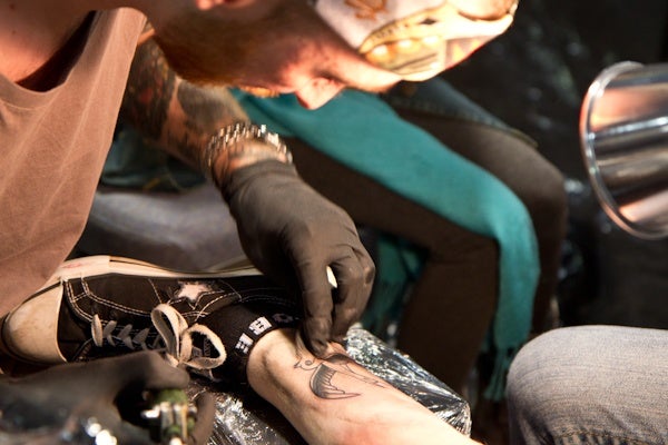 Daniella D'Antonio recieves her first tattoo. (Kimberly Paynter/WHYY)