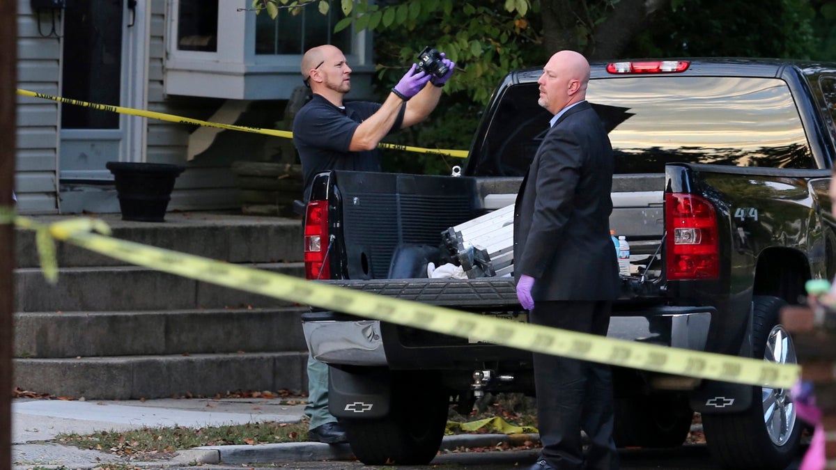  New Jersey’s violent crime rate decreased slightly from 2014 to 2015 even though murders increased over the same period. In this Oct. 13, 2015, file photo, officers from the Camden County prosecutor's office investigate a homicide in Haddon Township. (AP Photo/Mel Evans, File) 