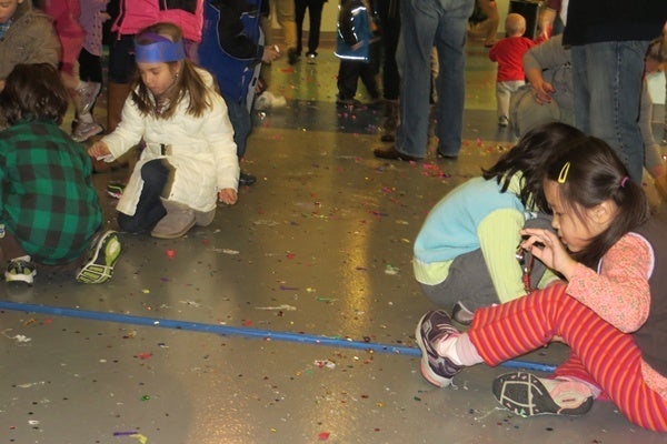 <p><p>Revelers collects confetti from New Year's Eve celebrations at the Delaware Children's Museum (Shirley Min/WHYY)</p></p>
