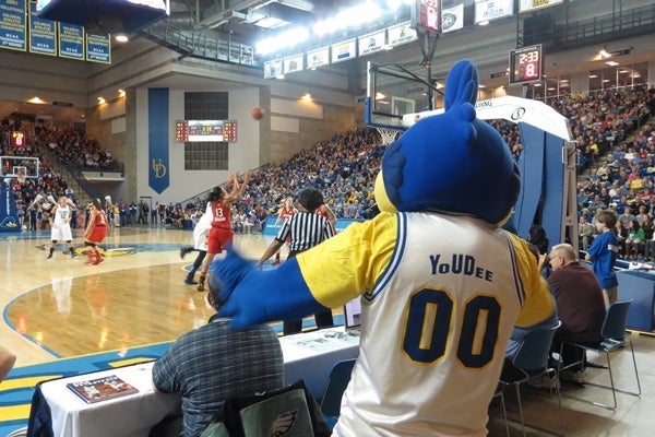 <p><p>5,089 people were in attendance to see the Hens take on Maryland.  That set a Bob Carpenter Center attendance record for women's basketball. (Mark Eichmann/WHYY)</p></p>
