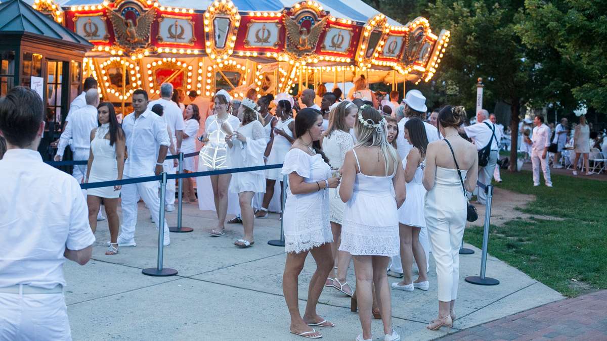 The sixth annual Dîner en Blanc came to Franklin Square Thursday evening. With an estimated 5,300 in attendance it was the largest Diner en Blanc event ever held in the United States. (Brad Larrison for NewsWorks)