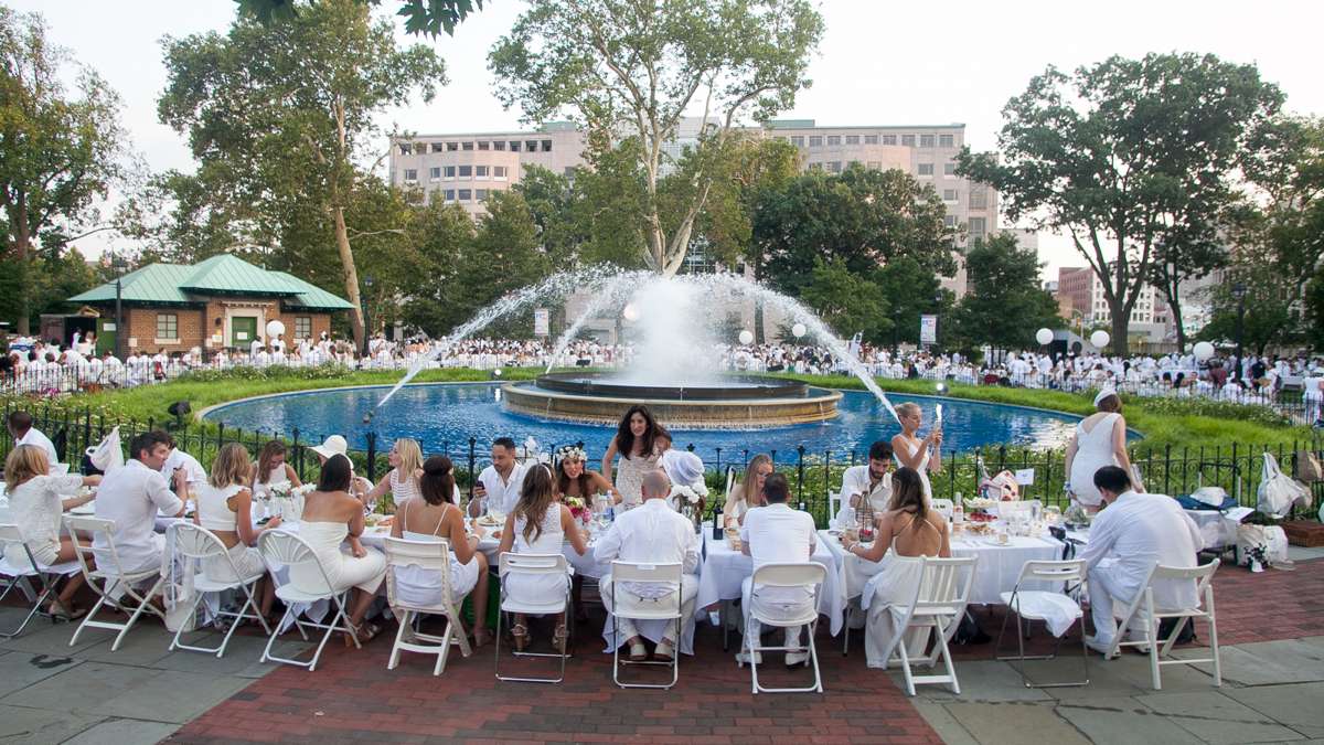 With an estimated 5,300 in attendance, the sixth annual Dîner en Blanc was the largest ever held in the United States, according to organizers. (Brad Larrison for NewsWorks)