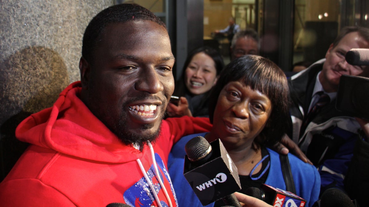 Donte Rollins leaves the Criminal Justice Center a free man after serving 10 years for a crime he didn't commit. He is accompanied by his mother, Ava Rollins. (Emma Lee/WHYY)