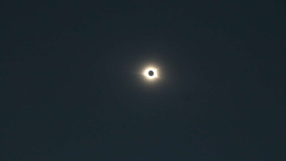 The corona appears around the sun during the 2017 solar eclipse. (Kimberly Paynter/WHYY)