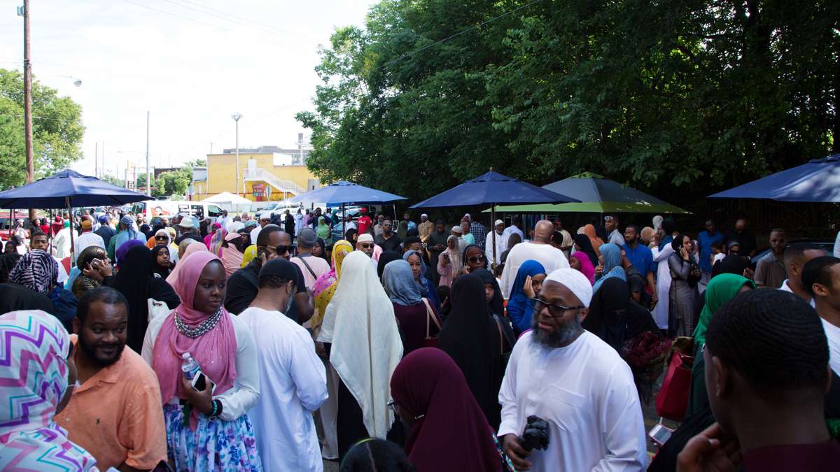 Crowds of people outside of Philadelphia Masjid on the Eid al-fitr holiday