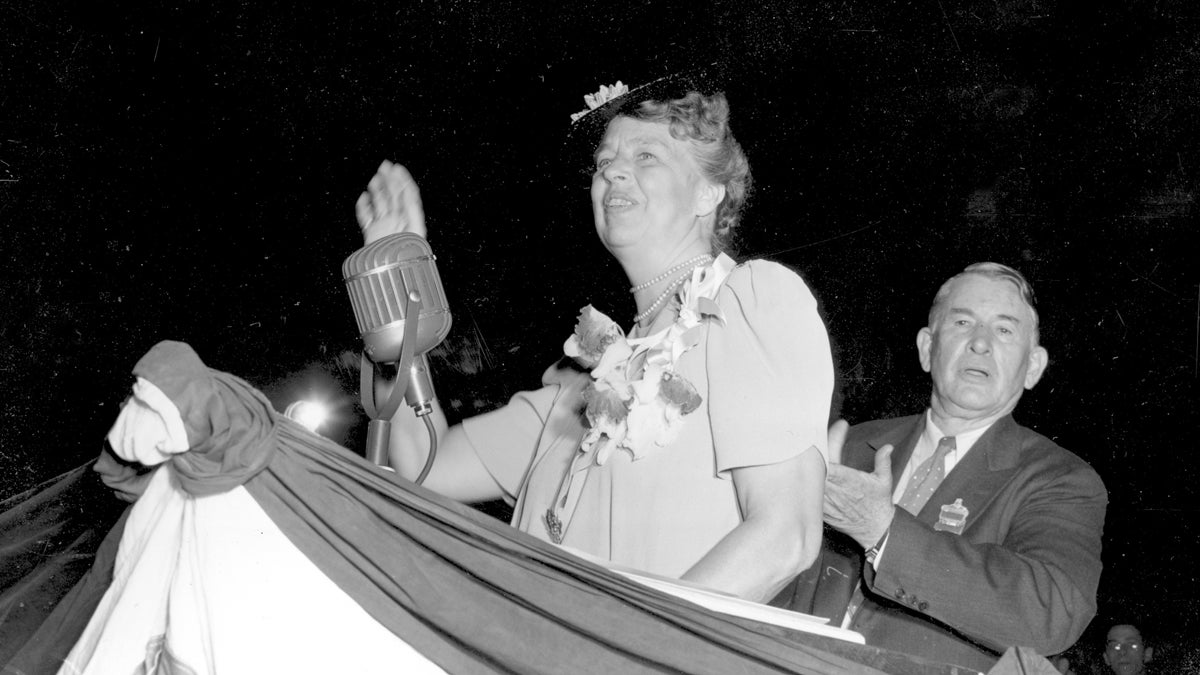  U.S. First Lady Eleanor Roosevelt waves as she acknowledges a standing ovation after she addressed the Democratic National Convention at Chicago, Ill., July 18, 1940. (AP Photo, file) 