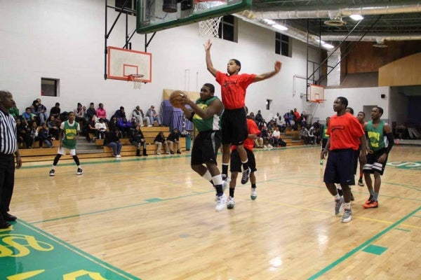 <p><p><span><span>Simons</span></span> Sonics squared off against rivals <span><span>Waterview</span> from </span><span><span>Haines</span> Street at </span>Simons Recreation Center in Northwest, Philadelphia.  (Emma Lee/for NewsWorks)</p></p>
