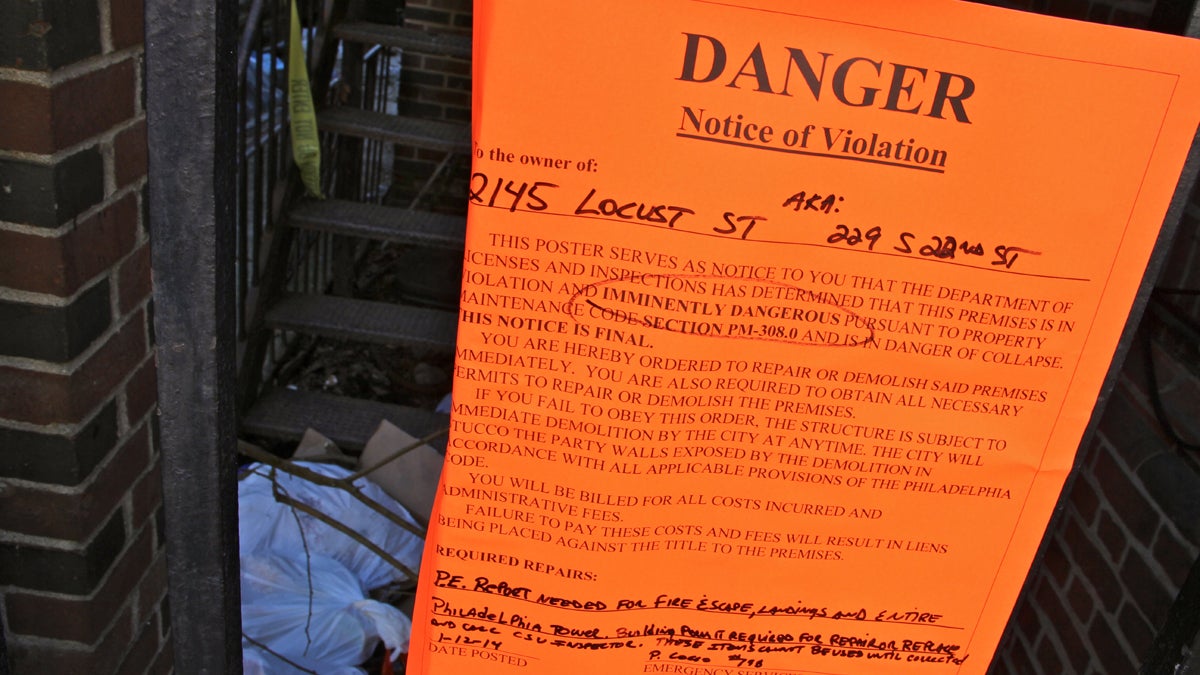  The John C. Bell House near Rittenhouse Square is declared imminently dangerous after a fire escape collapsed, killing a man. (Emma Lee/for NewsWorks) 