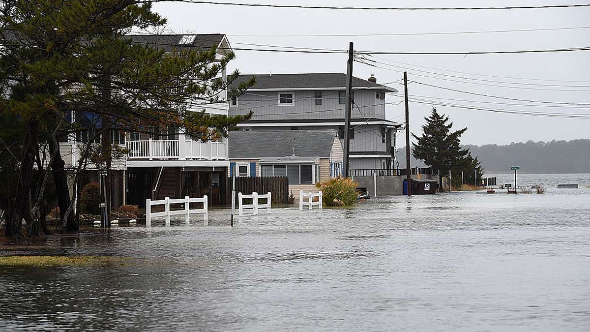 Winter Storm Damon has brought flooding to the side streets in Dewey Beach and Coastal Highway (Del. Rt. 1) south of Dewey Beach north of Indian River Inlet as the storm moves away this afternoon. (Chuck Snyder / for NewsWorks)