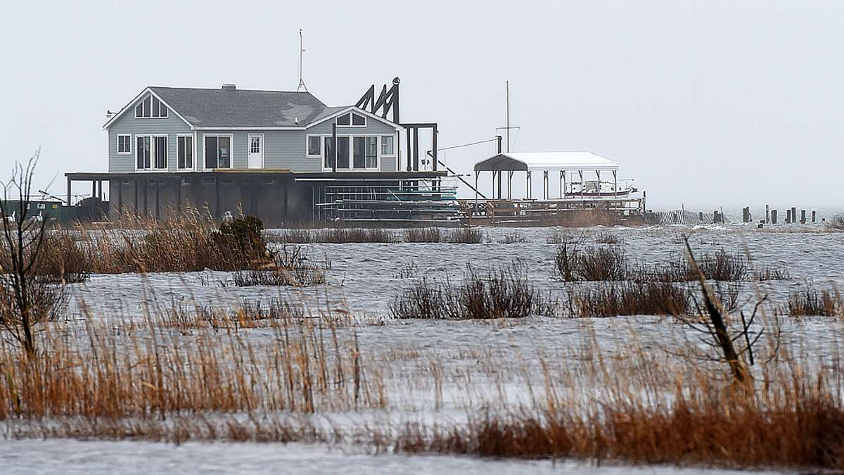 Winter Storm Damon has brought flooding to the side streets in Dewey Beach and Coastal Highway (Del. Rt. 1) south of Dewey Beach north of Indian River Inlet as the storm moves away this afternoon. (Chuck Snyder / for NewsWorks)