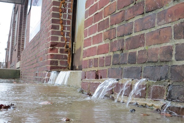 <p><p>This building along 12th St. may have some drainage problems. (Mark Eichmann/WHYY)</p></p>
