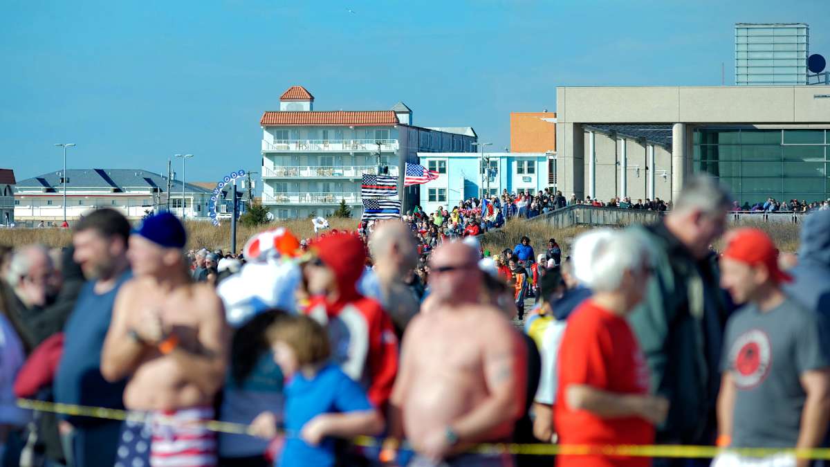 Crowds arriving at the beach for the 2016 Wildwood Polar Bear Plunge. (Bastiaan Slabbers for WHYY)