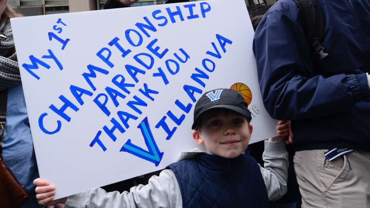 A young fan along the parade route.