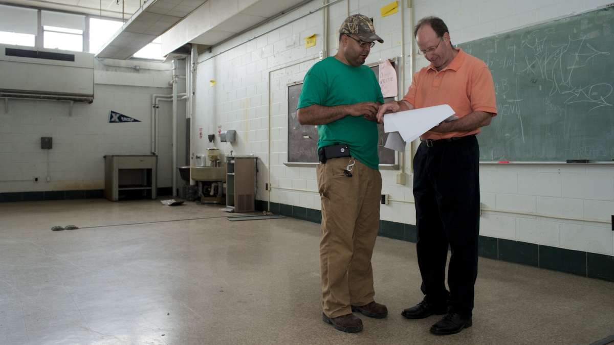 Local Developer Ken Weinstein (right) and Philly Office Retail staffer Jaime Rodriquez were among those who toured GHS on Thursday. (Bas Slabbers/for NewsWorks)