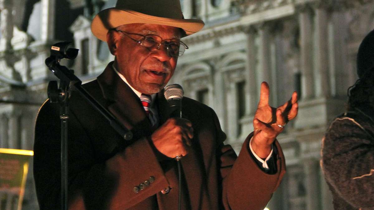 Former Philadelphia Mayor Wilson Goode thanks those who came out to remember the homeless and reminds them of the work that needs to be done. (Emma Lee/for NewsWorks)