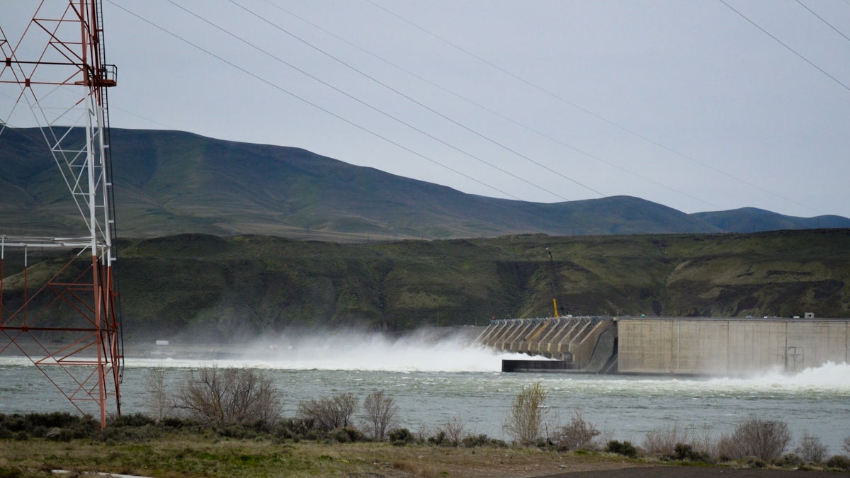 The Wanapum Dam on Washington State's Columbia River. (Eilís O'Neill/for WHYY)