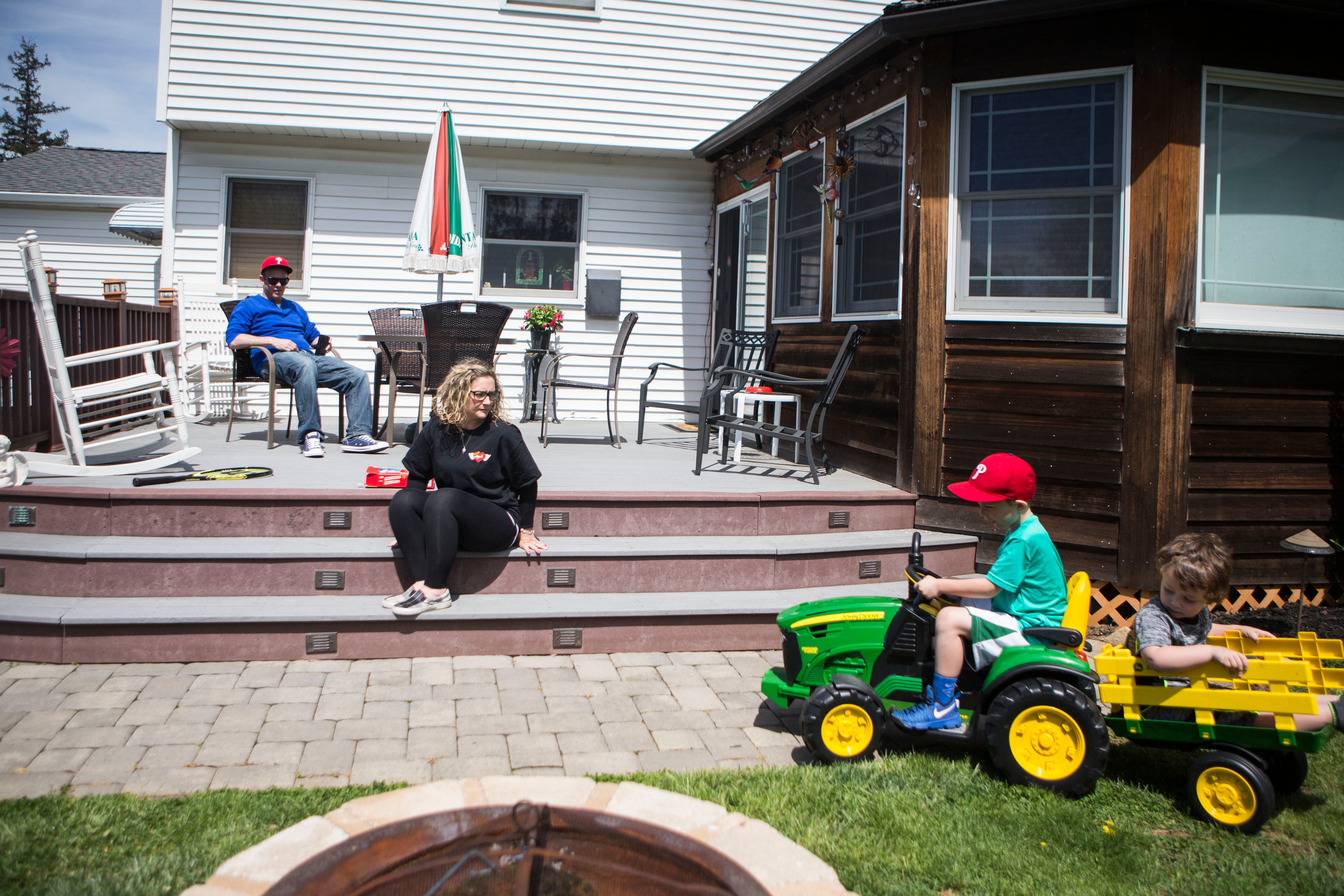 Nicole O'Donnell (right) spends a Sunday with family at her parent's home in Delaware County, Pennsylvania. (Jessica Kourkounis/For Keystone Crossroads)