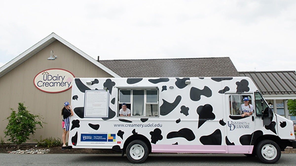  UD students pose with the new ice cream truck (Danielle Quigley/ courtesy of UDaily)  