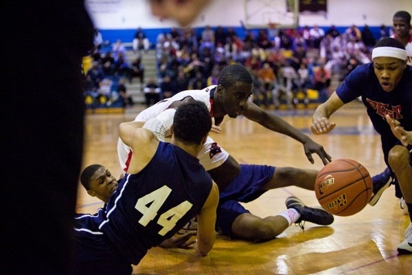 Players from Imhotep Charter and Philadelphia Electrical and Technology Charter School fight for a loose ball. (Brad Larrison/for NewsWorks)
