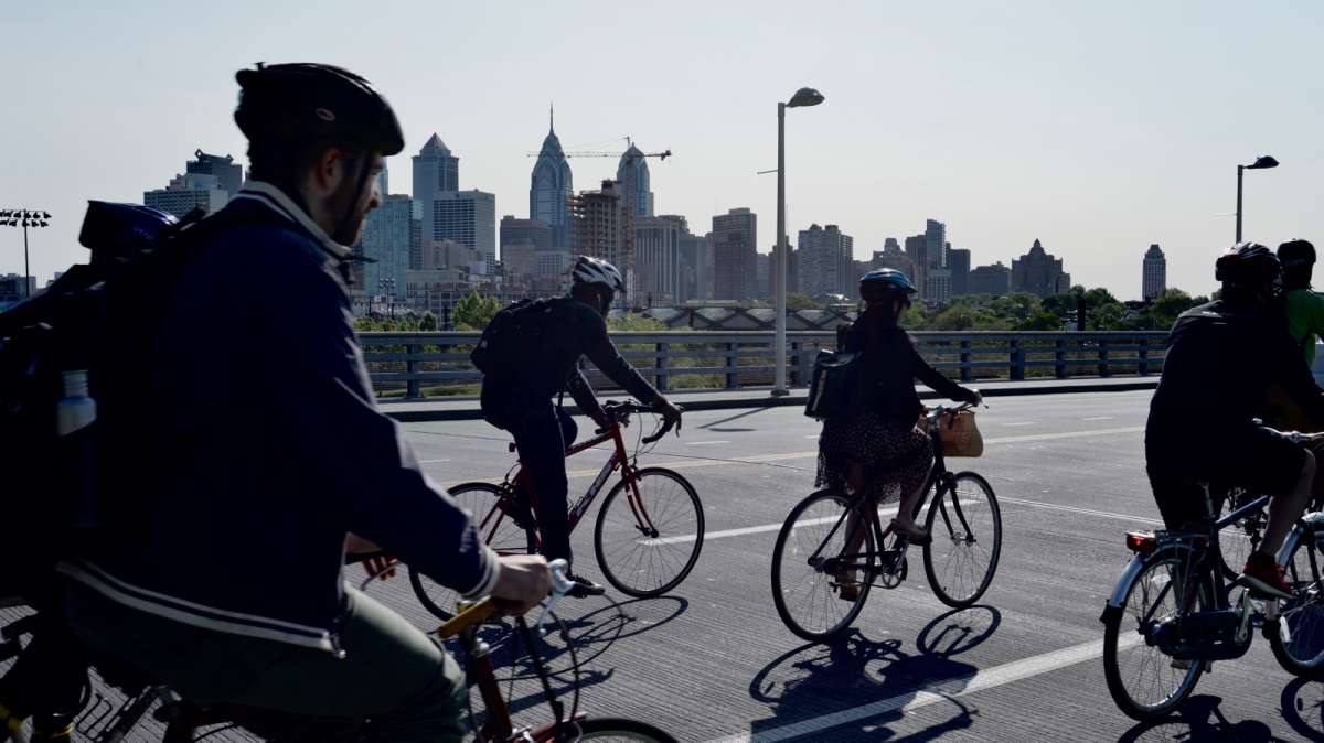 Cyclists cross the South St. Bridge as they ride towards Center City on Bike to Work Day. (Bastiaan Slabbers for WHYY, file)