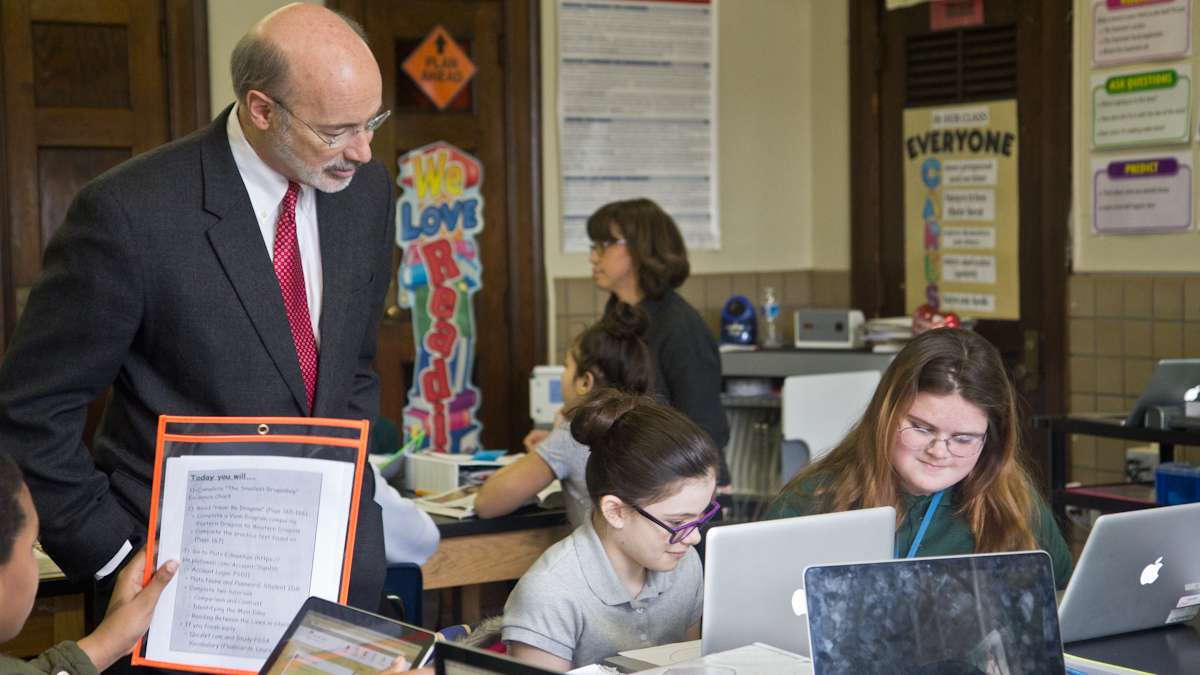 Pa. Governor Tom Wolf greets a 6th grade literacy class at Penn Treaty school. (Kimberly Paynter/WHYY)
