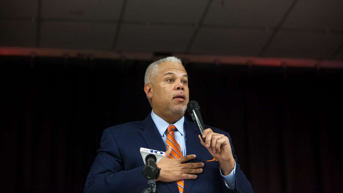 State Sen. Anthony Hardy Williams opens a community meeting on neighborhood safety addressing the recent shooting of Philadelphia Police Officer Jesse Hartnett in Cobbs Creek section in 2017. (Brad Larrison for WHYY)