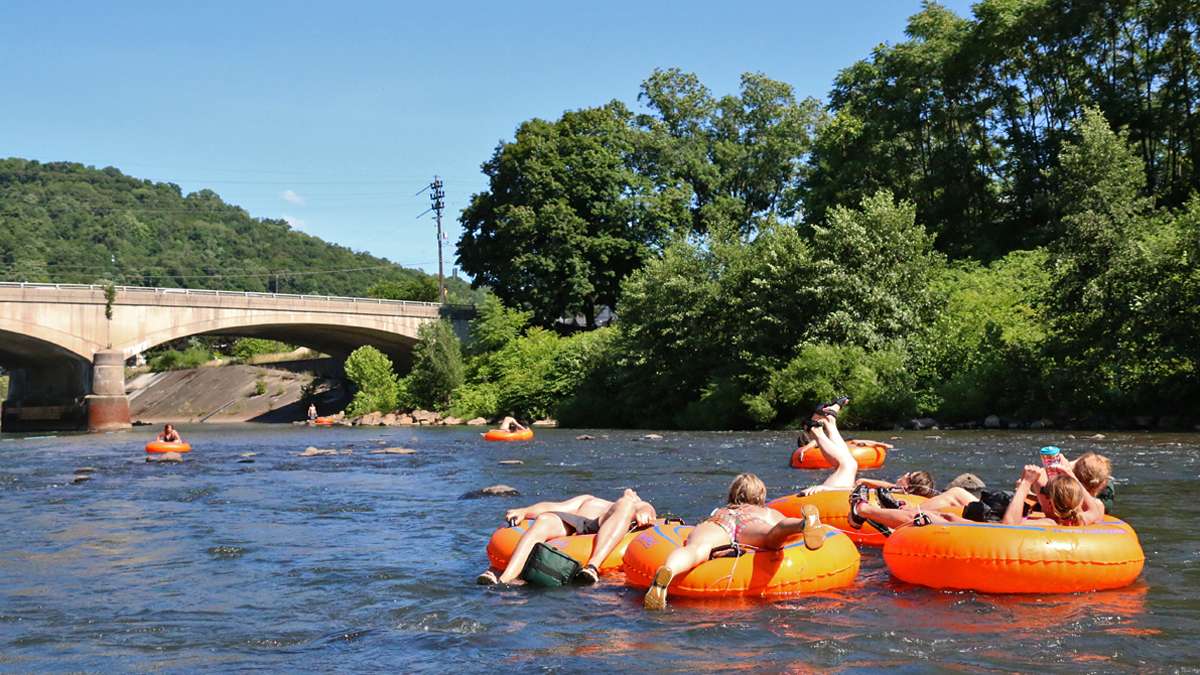 A group of tubers float down the Stoneycreek River. Bob Bridges and others who use the waterways for recreation, say it has been difficult to change people’s perception about the rivers in Johnstown. (Lindsay Lazarski/WHYY)