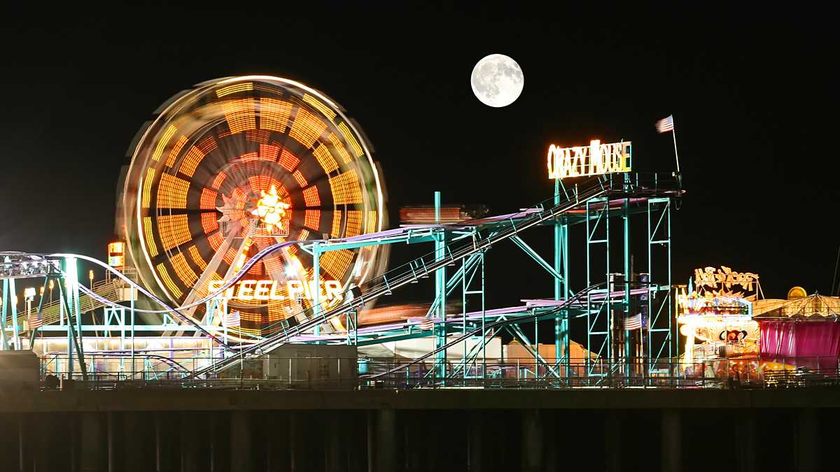  Amusement Park at Steel Pier Atlantic City, NJ (Shutterstock) 