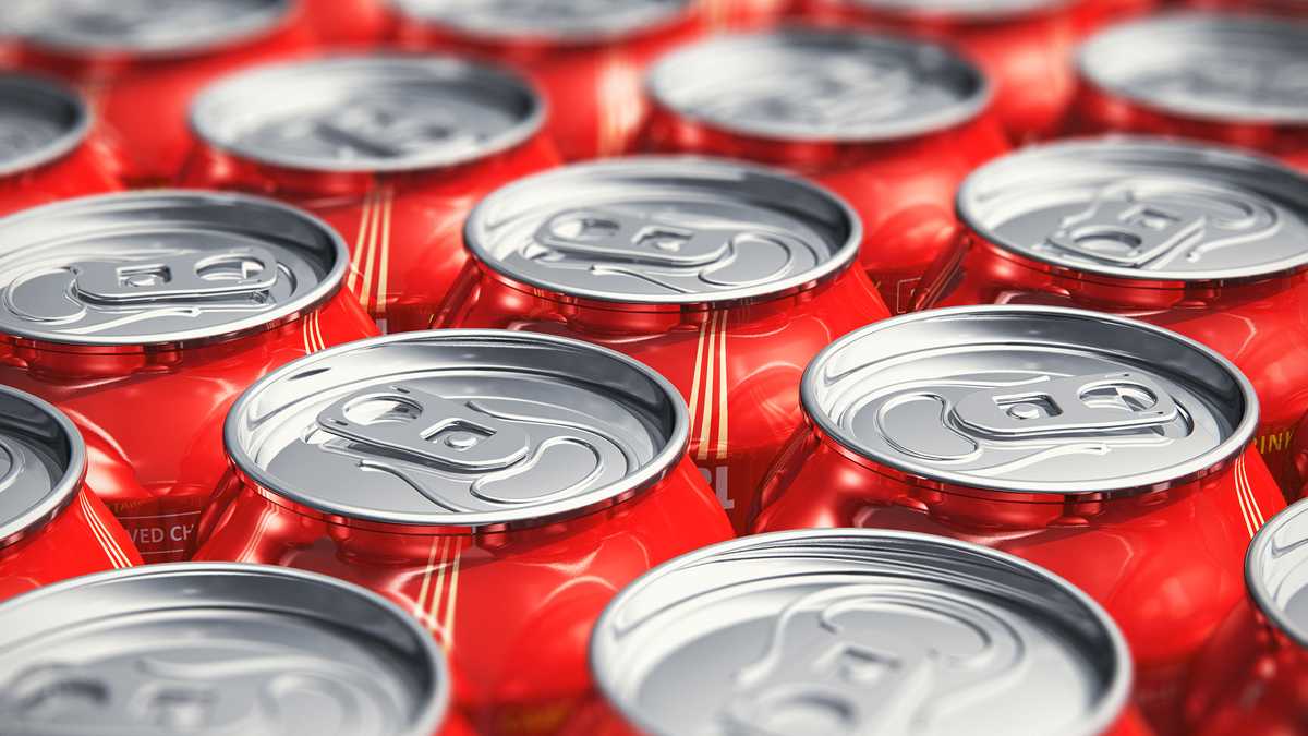  (Scanrail/<a href='https://www.bigstockphoto.com/image-64713241/stock-photo-macro-view-of-drink-cans'>Big Stock Photo</a>) 