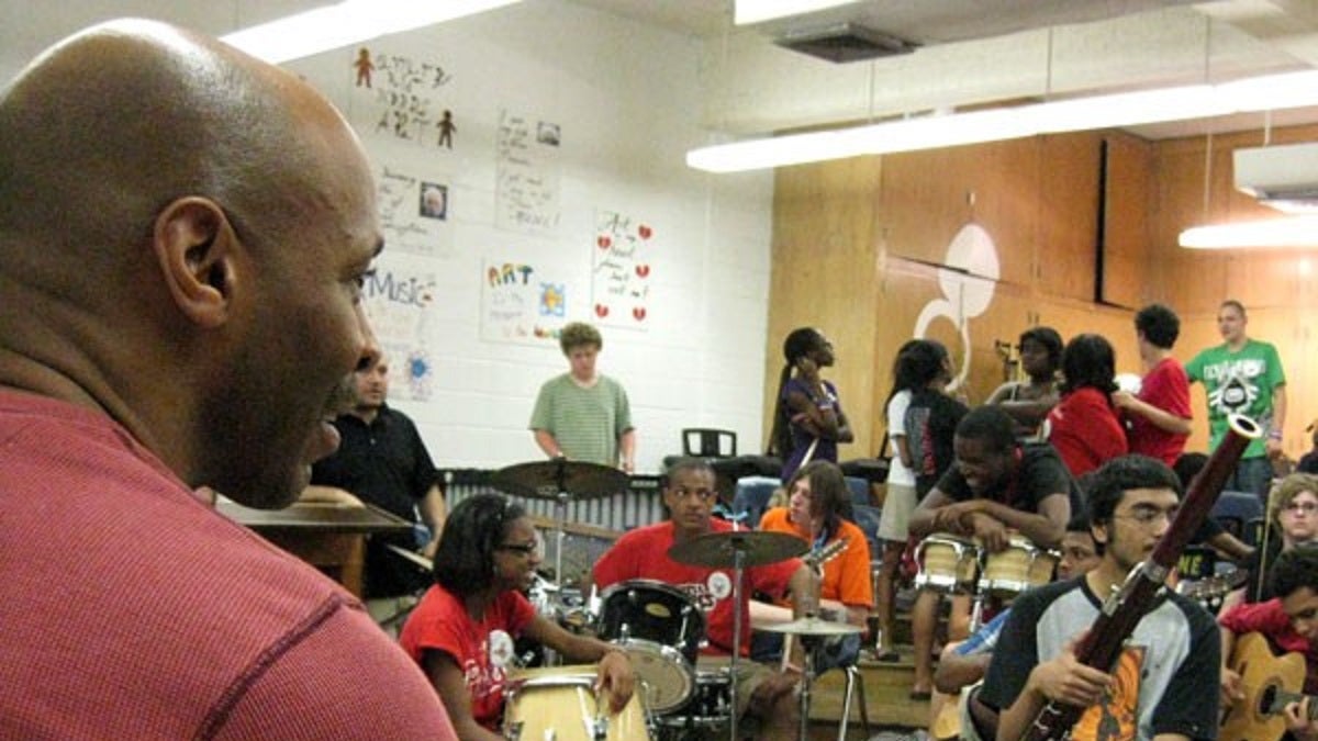  Kevin Eubanks shared jazz lessons at Philadelphia's Northeast High School in 2011. (Peter Crimmins/WHYY) 