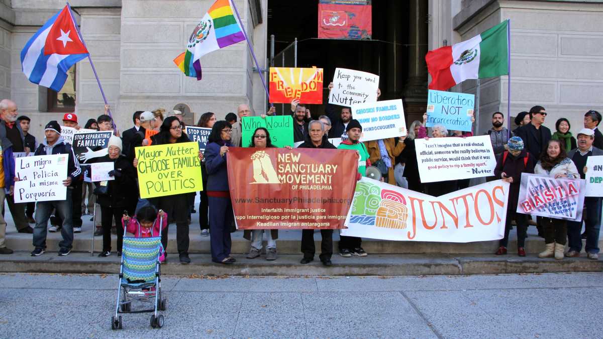 Protesters gather at City Hall in support of undocumented immigrants. (Emma Lee/WHYY)