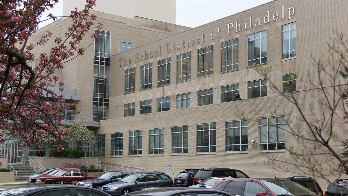 Philadelphia School District headquarters at Broad and Spring Garden streets. (Emma Lee/WHYY) 