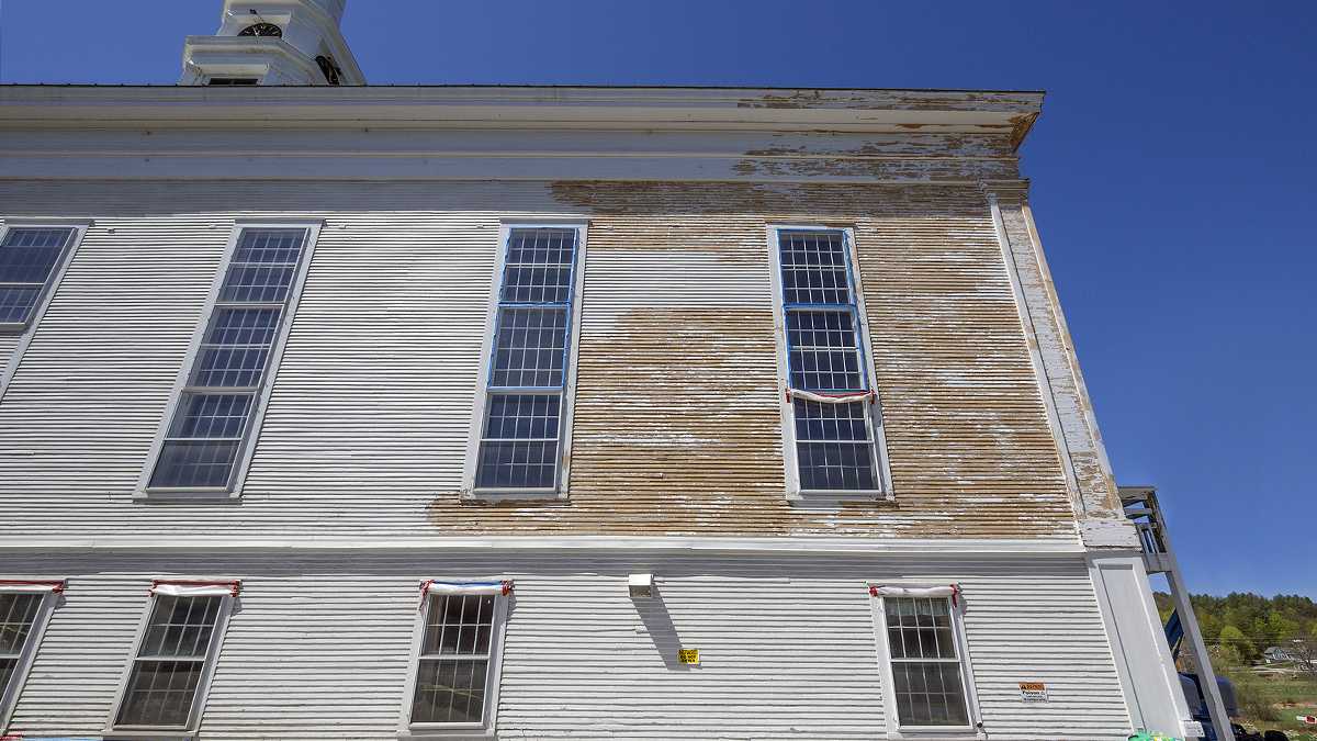 Lead paint removal on a old church siding. (File image Babar760/Bigstock.com)