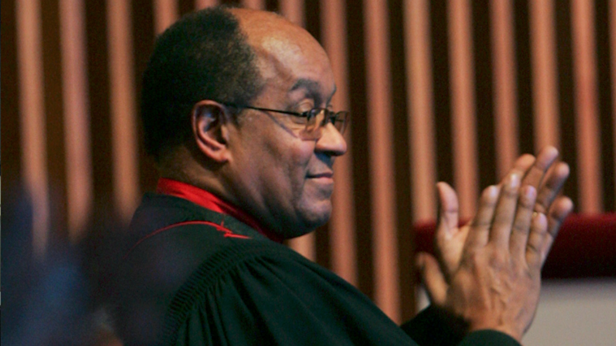 l_screen-shot-2013-07-02-at-6-31-52-am Bill Gray, shown here in 2007 at Bright Hope Baptist Church, managed to become a power on Capitol Hill and become an even more influential power broker at home. (AP Photo/Rusty Kennedy, File)