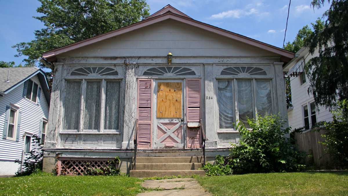  New Jersey is reviving a program to help prevent foreclosures. (Emma Lee/WHYY, file) 