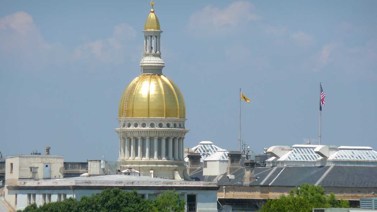  The gold-plated dome of the New Jersey Capitol building. (Alan Tu/WHYY) 