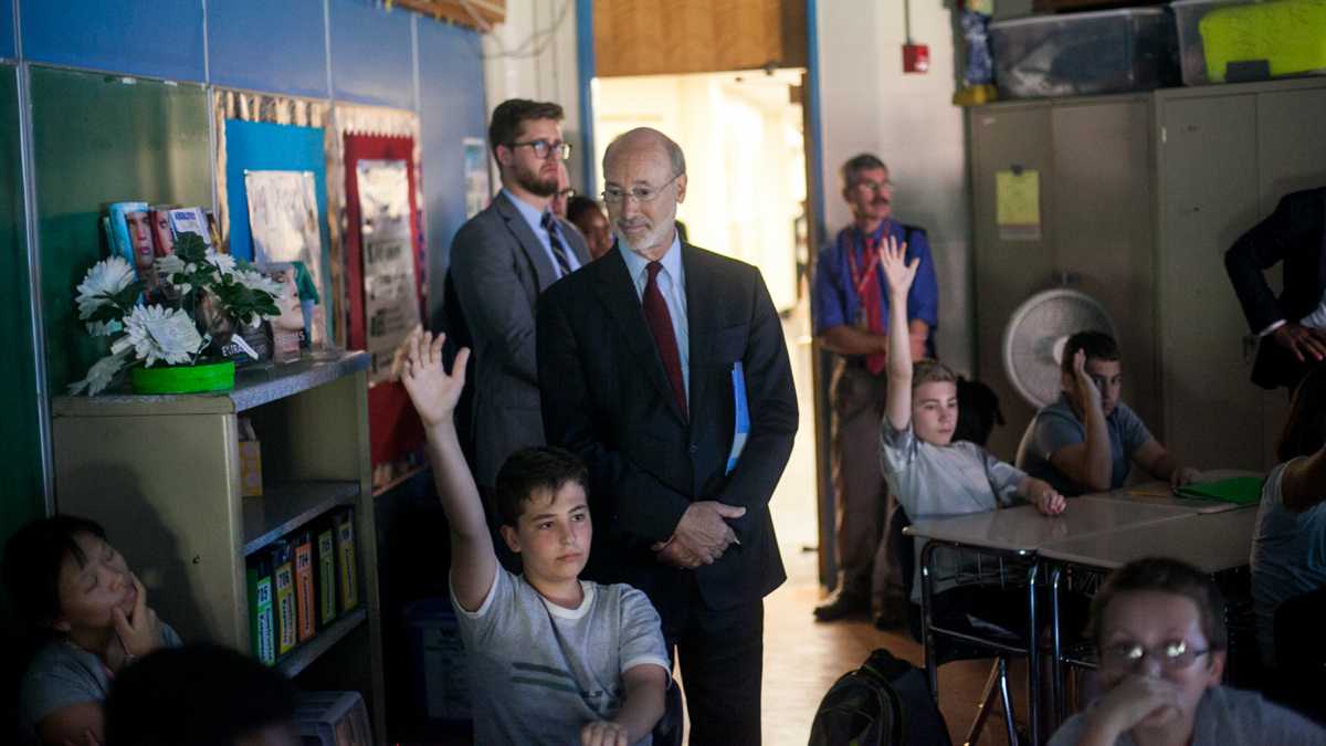  Governor Tom Wolf obvserves students during a visit to Baldi Middle School in Northeast Philadelphia (Brad Larrison for NewsWorks) 