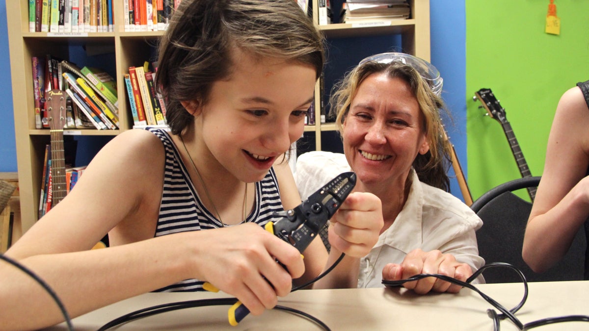  With encouragement from Techne's Suzanne Thorpe, Willow Vass, 12, makes a contact microphone. (Emma Lee/WHYY) 